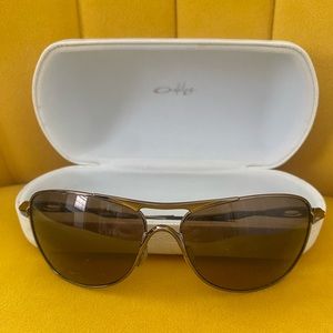 Oakley Crosshair sunglasses (polarized) with original white Oakley case 😎